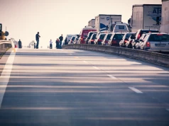 Korek albo mandat. Kontrowersyjne przepisy czekają na kierowców jadących na wakacje