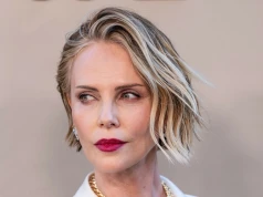 Charlize Theron promuje nowy film. W centrum uwagi: przezroczysta spódnica