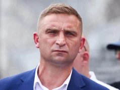 Bąkiewicz zablokował mównicę podczas sesji. Prokuratura umorzyła śledztwo