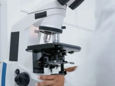 Ruszyły pierwsze badania kliniczne szczepionki Moderny przeciw wirusowi Ebola Bundibugyo