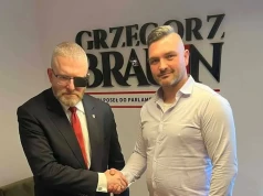 Porucznik rezerwy na listach Korony Brauna. W nagraniach ostrzega przed Amerykanami