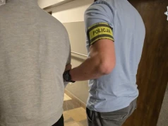 Częstochowa. Kopał seniora, uderzał go wałkami kuchennymi i zadawał ciosy nożem. 34-latkowi grozi dożywocie