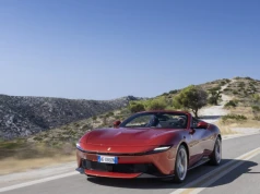 Test: włoska marynarka z ukrytą kaburą. Jeździliśmy Ferrari Amalfi Spider