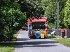 Śmieciarka co tydzień albo raz na miesiąc. Odbiór odpadów na nowych zasadach