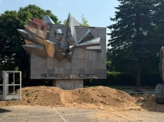 Rosyjska reakcja na rozbiórkę pomnika ku chwale Armii Czerwonej. Dyplomaci mówią o „świętokradztwie”