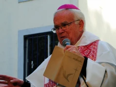 Biskup wzywa LGBT do „wykazywania się przywództwem” w Kościele i twierdzi, że homoseksualizm to nie grzech