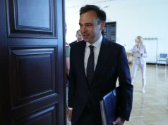 Ceny paliw w Polsce. Andrzej Domański studzi nadzieje kierowców