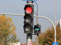 Zielona strzałka a kamery Red Light. Wiadomo, czy można dostać mandat za niezatrzymanie się
