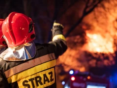 Pożar w pasażu z Rossmannem i Biedronką. Duża akcja strażaków w Bydgoszczy