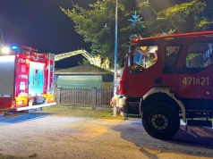 Pożar dachu po uderzeniu pioruna. Ostrzeżenie przed kolejnymi burzami