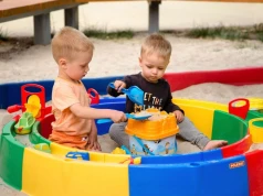 Naucz dziecko tej zasady przed wejściem na plac zabaw. Wielu rodziców o niej zapomina