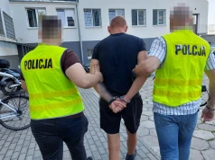 Ukrywał się za granicą, zmieniając miejsca pobytu. 25-latek zatrzymany w rodzinnym domu