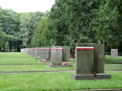 5,5 tony prochów. Największy pogrzeb w historii Warszawy