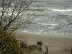 Alarm na plaży w Ustce. Nietypowe znalezisko postawiło służby na nogi