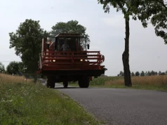 Rolnik po żniwach dziękuje kierowcom. „Nie było hejtu. Były piąteczki”