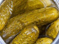 Ogórki kiszone to balsam dla jelit, ale jest jeden haczyk. Te osoby powinny omijać je szerokim łukiem