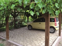 Dobudowa wiaty garażowej - nawierzchnia, konstrukcja i zadaszenie