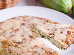 Najlepszy letni przepis na puszysty omlet. Sezonowy dodatek zmienia smak