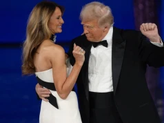 Trump: Moja żona nienawidzi, gdy tak robię. Ale ludziom się to podoba