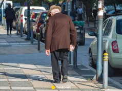 Ma 97 lat, pracuje, pisze książki i codziennie chodzi 5 km. Onkolog ma patent na długowieczność