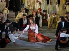 "Carmen" odwiedza Warszawę – projekcja opery na Ogrodach Muzycznych