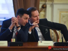 Zbieg okoliczności w dwóch spółkach. Premier prosił, by nie było tu polityki, bo to budzi podejrzenia