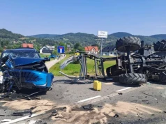 20-letni traktorzysta ranny w zderzeniu z osobówką. Po rolnika przyleciał LPR