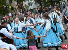 Potańcówka na ludowo. Trwa 34. Międzynarodowy Festiwal Folkloru w Strzegomiu