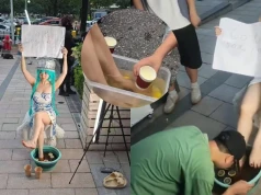 Chiny: z konwentu przegnano influencerki i ich fanów, którzy chcieli pić "lemoniadę z ich stópek"