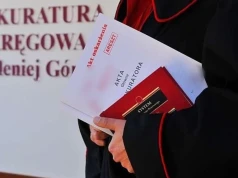 Akt oskarżenia po tragedii w Kowarach. 52-latek stanie przed sądem za zabójstwo matki