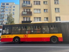 Kierowca autobusu jeździł w upale po Warszawie w spódnicy. Dostał karę od ZTM. "Gdzie ta słynna tolerancja"?