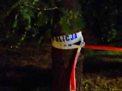 Krzyki z pola obudziły mieszkańca mazowieckiej gminy. Znaleziono ciało kobiety. Policja uruchomiła obławę