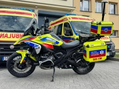 Motoambulans uczestniczył w kolizji podczas akcji. Ratownikowi nic się nie stało