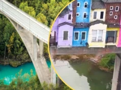 Mieszkają i piją kawę... nad przepaścią. Niezwykły most w Chinach zachwyca świat