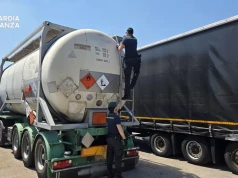 33 tys. litry benzyny jako rozpuszczalnik – włoska kontrola transportu z Polski do Grecji