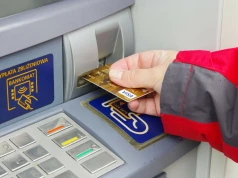 Bank może zamknąć konto nieużywane przez dłuższy czas. Jak wypłacić z niego pieniądze?