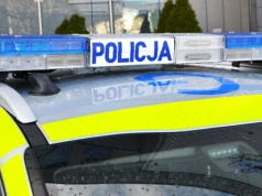 Dachowanie w Mszanie Dolnej. Jedna osoba zabrana do szpitala