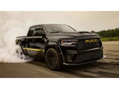 777 KM może nie wystarczać. Ram już szykuje pakiety dla 1500 Rumble Bee