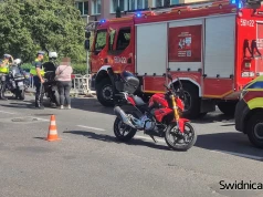 Zderzenie osobówki i motocykla na Osiedlu Młodych