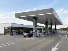 Hurtowe ceny paliw runęły, kierowcy nadal płacą rekordowo dużo
