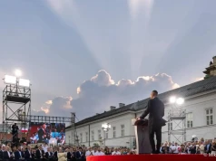 Foto-symbol z rocznicy prezydentury Nawrockiego. Niesamowite ujęcie hitem sieci. ZOBACZ ZDJĘCIA