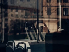 Kierowca warszawskiego autobusu przyszedł do pracy w spódnicy. Został ukarany