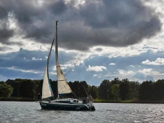 Gdzie pojechać na Mazury? Trzy miejsca na wspaniały relaks nad jeziorem