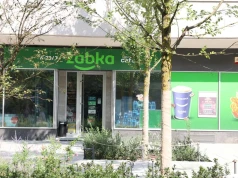 Żabka wśród największych sieci osiedlowych sklepów na świecie. Biznesy za miliardy dolarów
