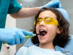 Bezpłatny dentysta dla dzieci także w wakacje. Z opieki stomatologicznej Agentów Uśmiechu skorzystało już 25 tys. dzieci