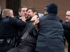 10 thrillerów, które naprawdę niepokoją. Te filmy zostają w głowie na długo