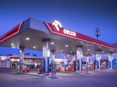 Miliardy popłynęły do Orlenu dzięki zablokowanej cieśninie
