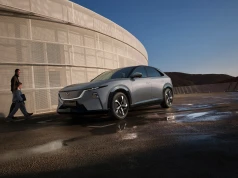 Mazda wchodzi do gry z CX-6e. Elektryczny SUV za 206 tys. zł z zasięgiem 484 km i 26-calowym ekranem