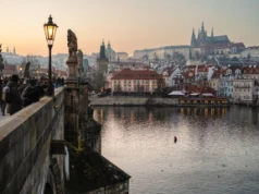 Polski przewodnik po Pradze: może trzeba ograniczyć liczbę turystów na Zamku