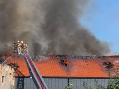 Pożar hali produkcyjnej w Sichowie. Trwa akcja gaśnicza